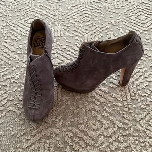Pour la Victoire Booties